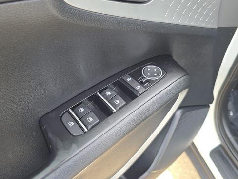 Used 2024 Kia Soul LX w/ Option Group 015 FWD image 19