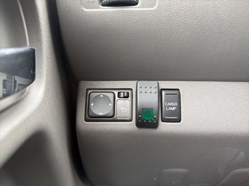 Used 2011 Nissan Frontier SL image 25