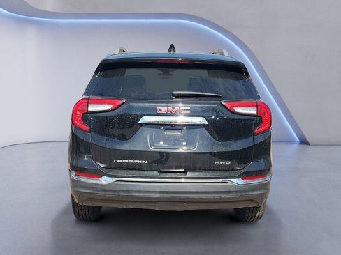 Used 2024 GMC Terrain SLT image 4
