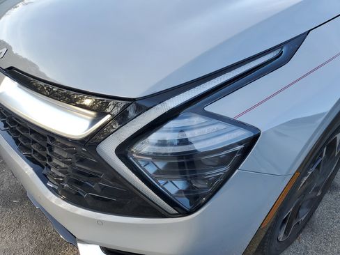 Used 2023 Kia Sportage SX image 9