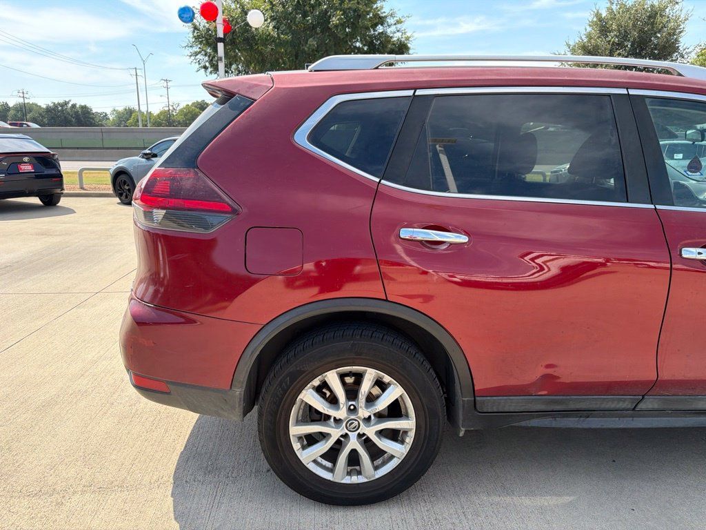 Used 2018 Nissan Rogue SV AWD/4WD image 12