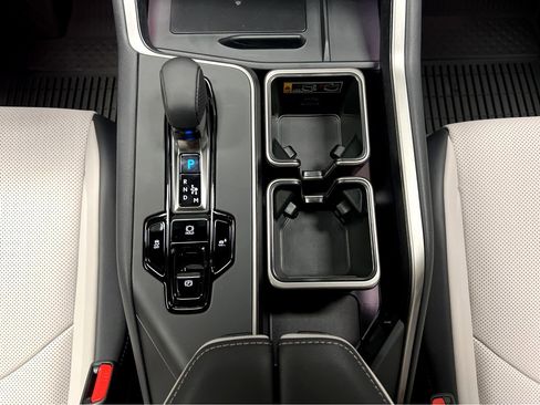 New 2026 Lexus TX 500h AWD image 31