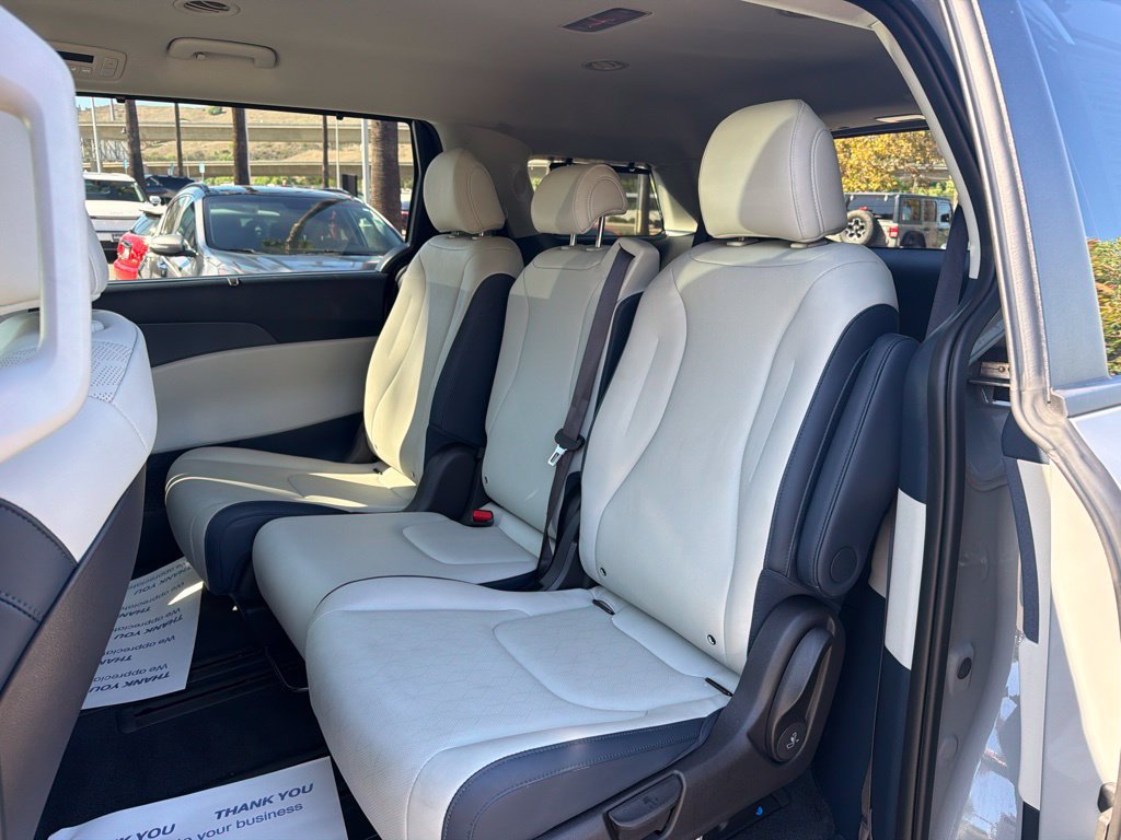Certified 2026 Kia Carnival EX FWD image 5