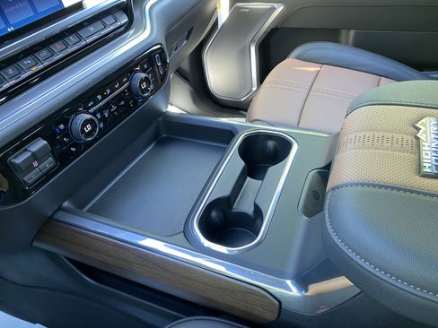 New 2026 Chevrolet Silverado 3500 High Country w/ High Country Premium Package AWD/4WD image 32