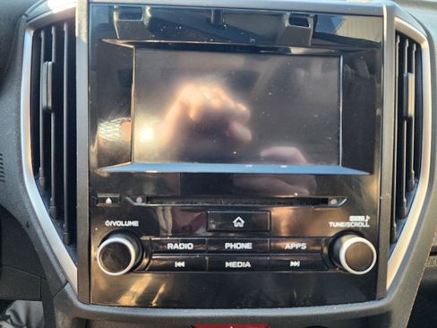 Used 2022 Subaru Crosstrek 2.0i Premium image 16