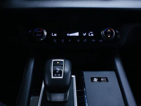 Used 2023 Mitsubishi Outlander SE image 16