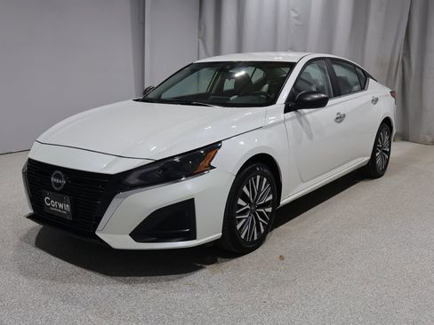Used 2024 Nissan Altima 2.5 SV AWD/4WD image 6