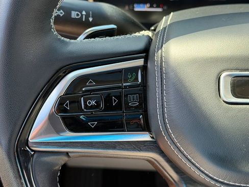Used 2023 Jeep Grand Cherokee Overland w/ Adv Protech Group III AWD/4WD image 12