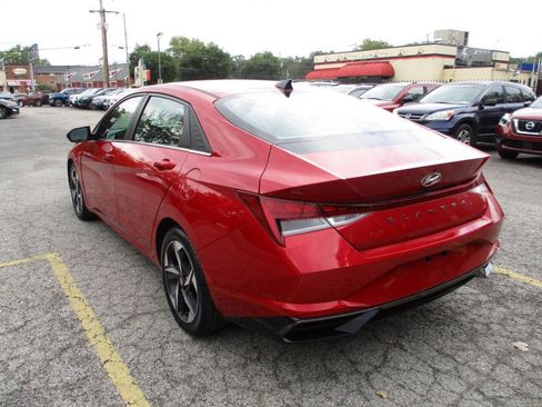 Used 2021 Hyundai Elantra SEL w/ Convenience + Premium Package FWD image 2