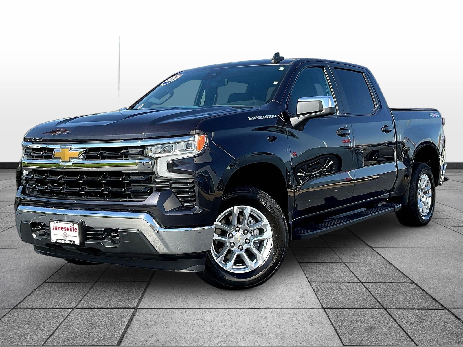 Used 2023 Chevrolet Silverado 1500 LT AWD/4WD image 3