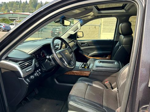 Used 2016 Chevrolet Suburban LTZ image 9