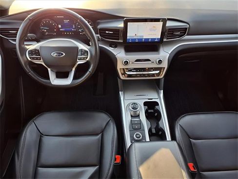 Used 2022 Ford Explorer XLT w/ Equipment Group 202A image 16