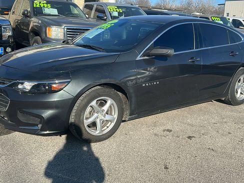 Used 2018 Chevrolet Malibu LS image 2