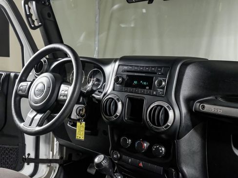 Used 2018 Jeep Wrangler Sport image 19