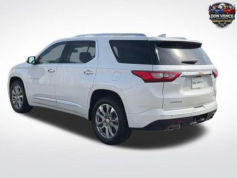 Used 2019 Chevrolet Traverse Premier w/ Driver Confidence II Package FWD image 3
