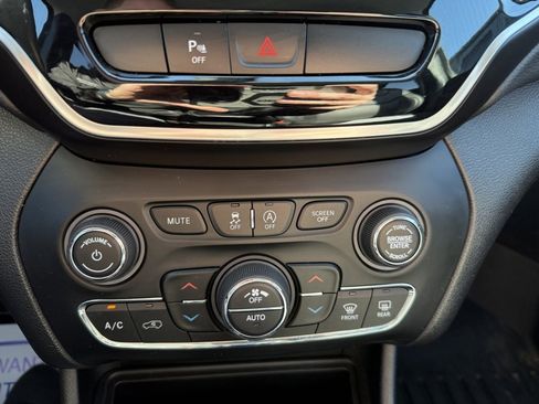 Used 2019 Jeep Cherokee Limited image 22