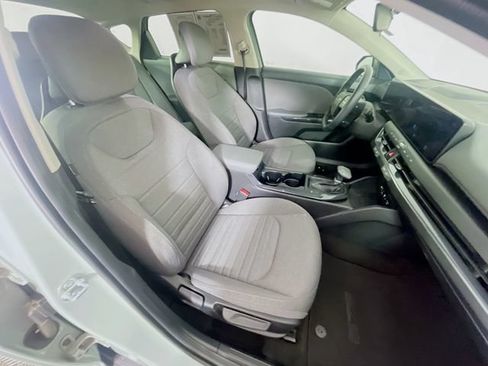 Used 2025 Kia K4 EX FWD image 26