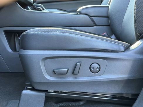 Used 2025 Nissan Pathfinder SL FWD image 24