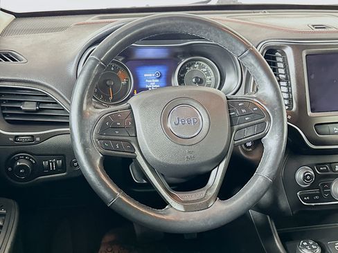 Used 2019 Jeep Cherokee Trailhawk w/ Comfort/Convenience Group AWD/4WD image 18