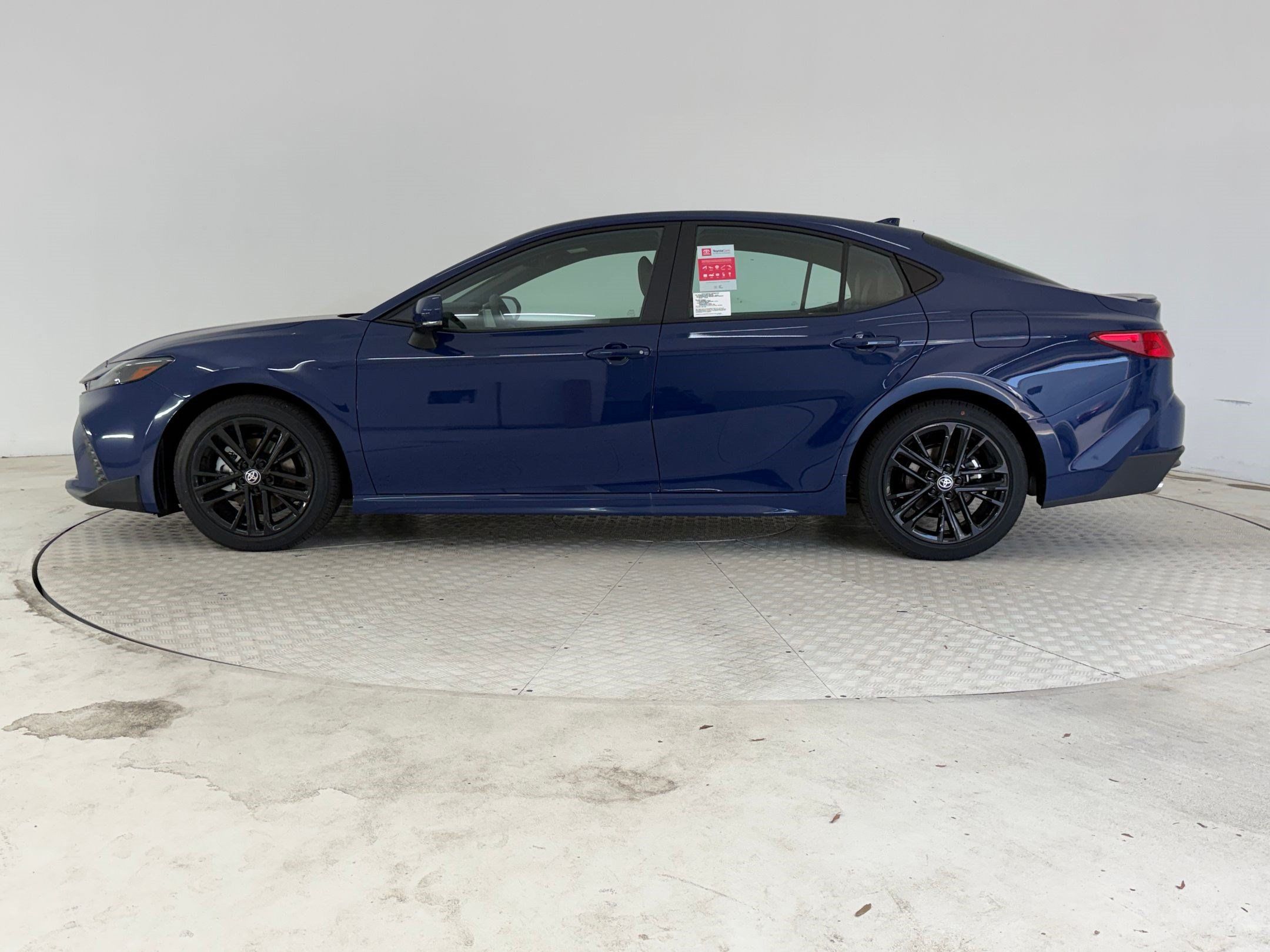 Used 2026 Toyota Camry SE w/ Convenience Package FWD image 2