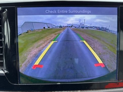 Used 2017 Chrysler Pacifica Touring-L Plus w/ Tire & Wheel Group image 28