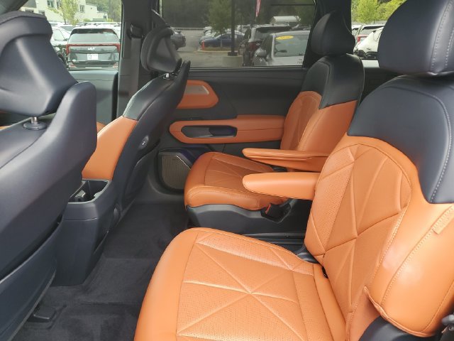 Used 2027 Kia Telluride SX w/ Towing Package FWD image 19