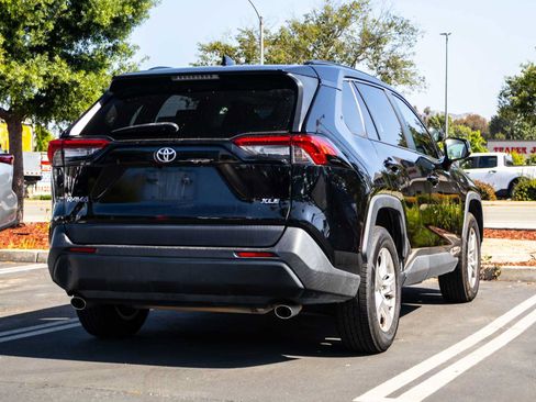 Used 2019 Toyota RAV4 XLE w/ Convenience Package FWD image 6