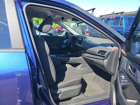 Used 2023 Nissan Rogue S AWD/4WD image 5
