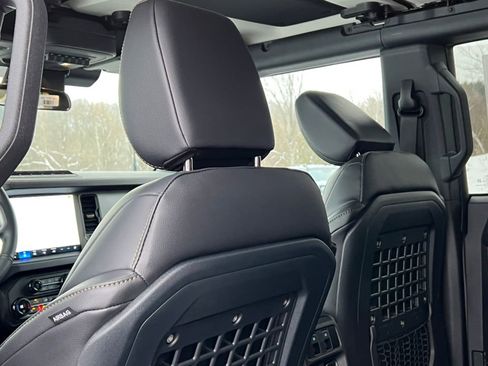 Used 2025 Ford Bronco Badlands image 33