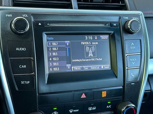 Used 2016 Toyota Camry SE FWD image 19