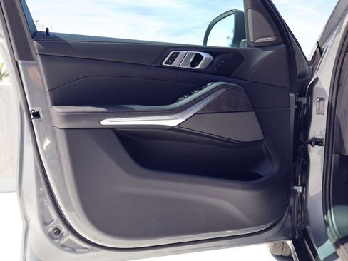 Used 2024 BMW X5 sDrive40i w/ Premium Package image 13