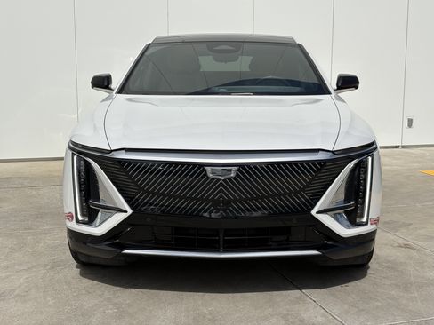 Certified 2024 Cadillac Lyriq Luxury w/ Nappa Leather Package AWD/4WD image 3