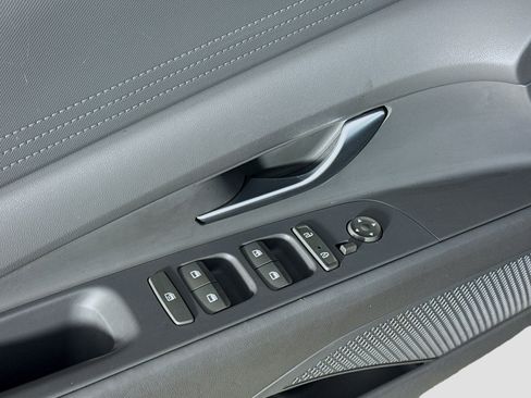 Used 2023 Hyundai Elantra SE image 23