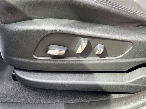 Used 2023 Cadillac XT6 Premium Luxury w/ LPO, Floor Liner Package AWD/4WD image 20