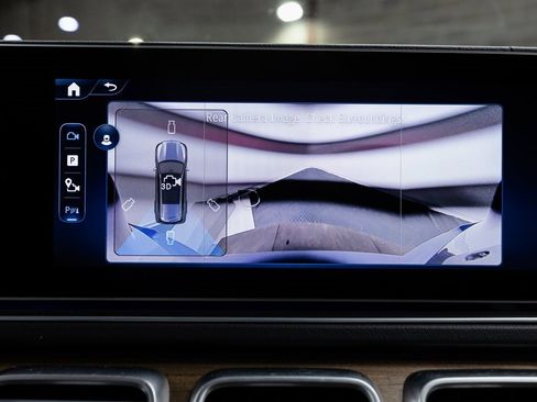 Used 2025 Mercedes-Benz GLS 580 4MATIC image 19