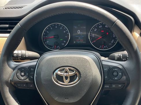 Used 2022 Toyota RAV4 XLE Premium FWD image 12
