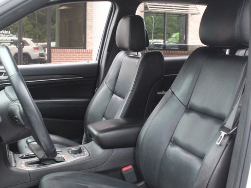 Used 2019 Jeep Grand Cherokee Limited AWD/4WD image 13