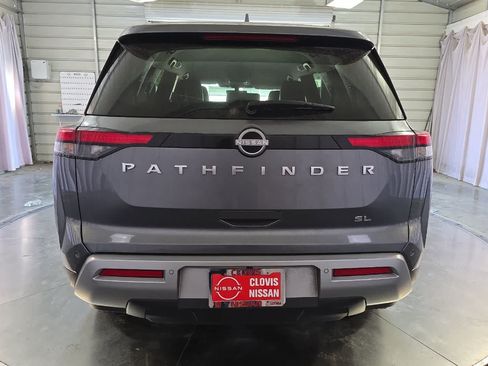 Used 2025 Nissan Pathfinder SL FWD image 8