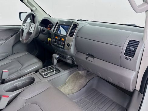Used 2016 Nissan Frontier SL w/ Moonroof Package AWD/4WD image 29