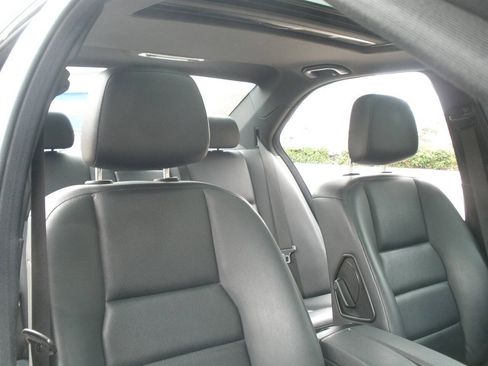 Used 2010 Mercedes-Benz C 300 4MATIC Sedan image 32