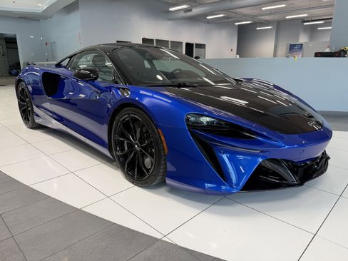 Used 2023 McLaren Artura RWD image 5