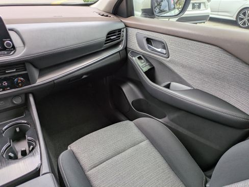 Certified 2023 Nissan Rogue SV image 18