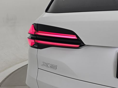 Used 2024 BMW X5 xDrive40i w/ Premium Package image 26