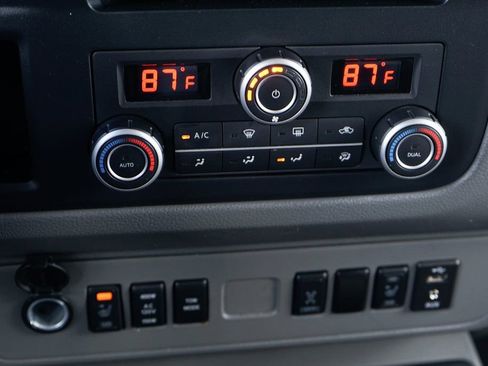 Used 2021 Nissan NV 3500 SL image 30