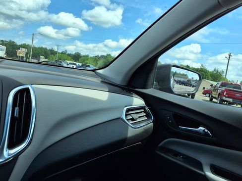 Used 2018 Chevrolet Equinox LS image 21