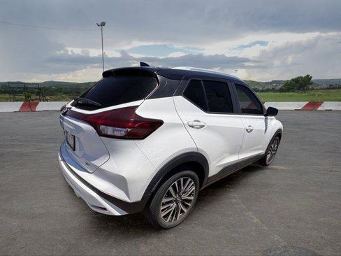 Used 2023 Nissan Kicks SV FWD image 3