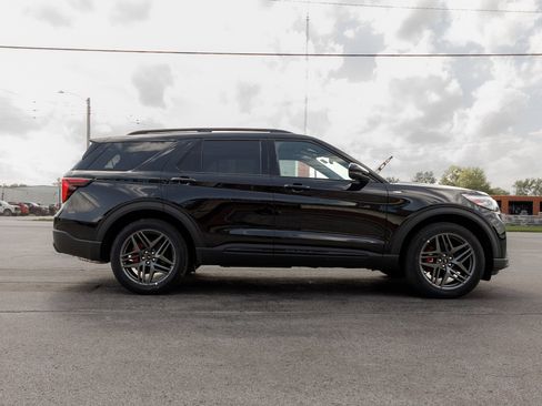 Used 2026 Ford Explorer ST-Line w/ ST-Line Street Pack AWD/4WD image 7