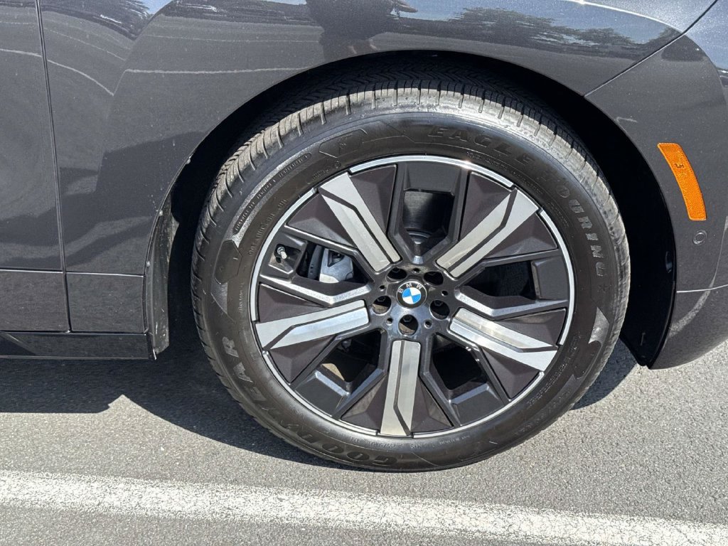 Used 2026 BMW iX xDrive60 AWD/4WD image 14