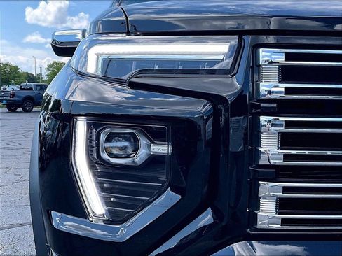 Used 2025 GMC Canyon Denali AWD/4WD image 33