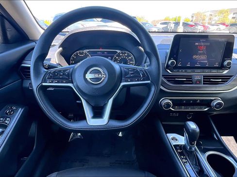 Used 2024 Nissan Altima 2.5 SV image 5